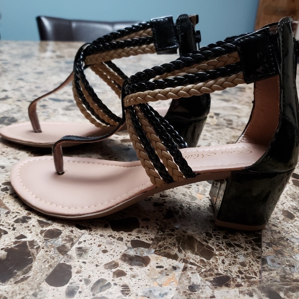 T-Strap Thong Toe Glossy Sandals - Picture 2 of 3